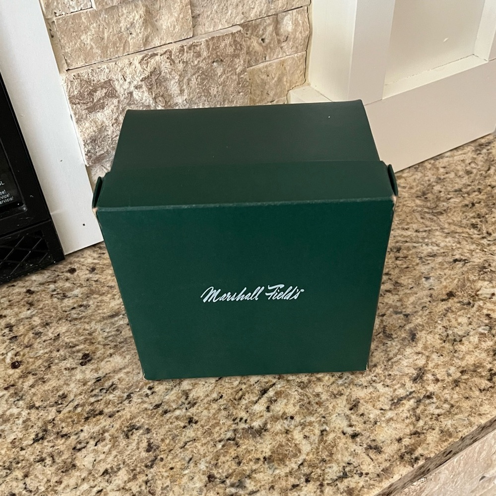 Rare!!  Echo Velvet Rose Brooch in Original Marshall Field’s Gift Box - Picture 2 of 5